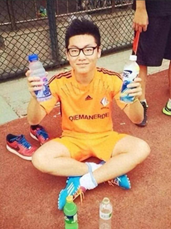 白岩松藏了28年的儿子，竟成央视最不敢惹的人