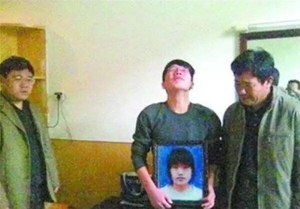 还记得当年喊我爸是李刚的李启铭吗？如今已出狱（配图4）