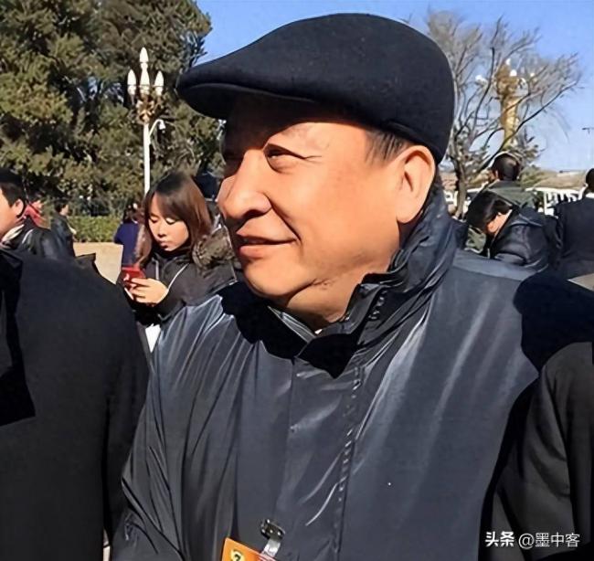 75岁姜昆近况曝光，47岁姜珊成他一生的痛
