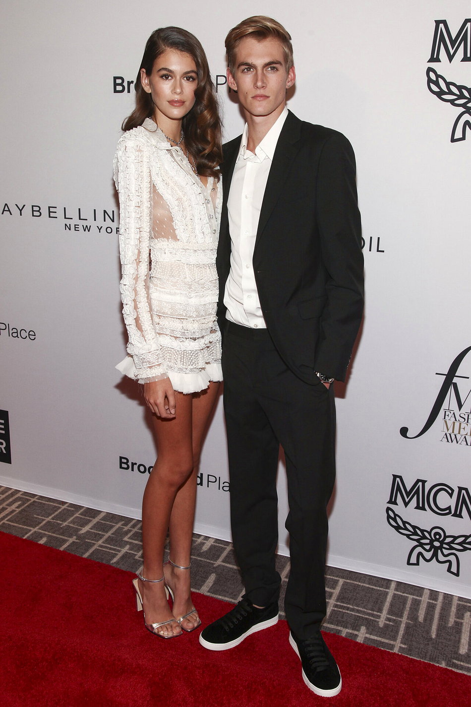 Presley Gerber與妹妹Kaia Gerber。圖／美聯社