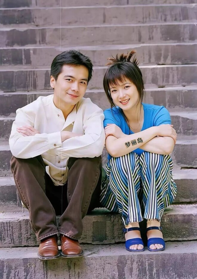许亚军一家四口合影曝光 前妻何晴之子罕同框（配图7）