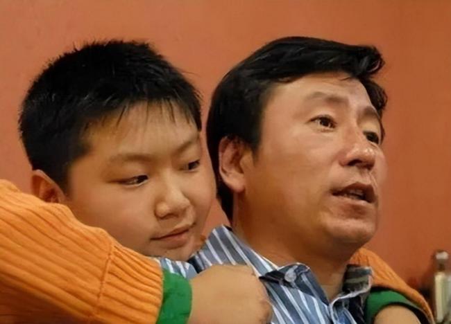 白岩松藏了28年的儿子，竟成央视最不敢惹的人