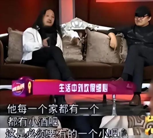 刘欢离世仅2小时，荒唐的一幕上演，吉克隽逸表态，韩磊被翻旧账