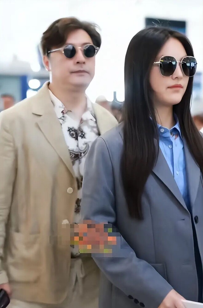 让李湘怀二胎的那个男人竟还给她留下了一手好牌（配图17）