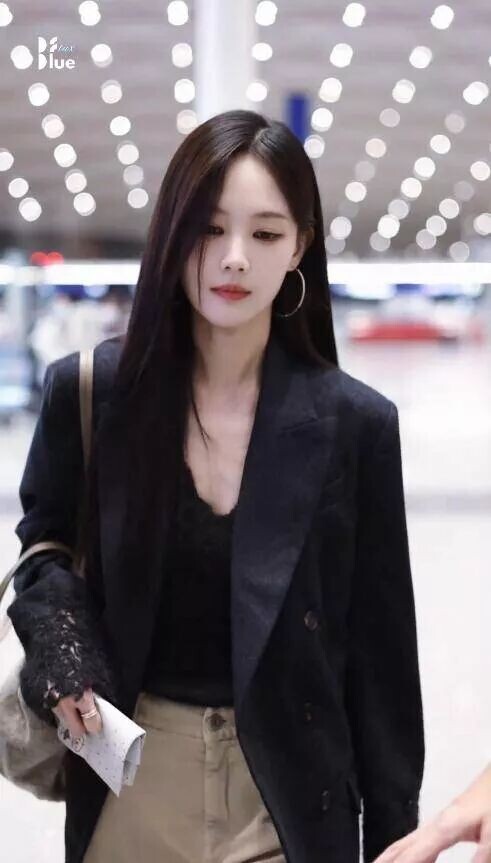 李一桐身材上热搜！脸部凹陷、瘦到衣服都挂不住（配图10）