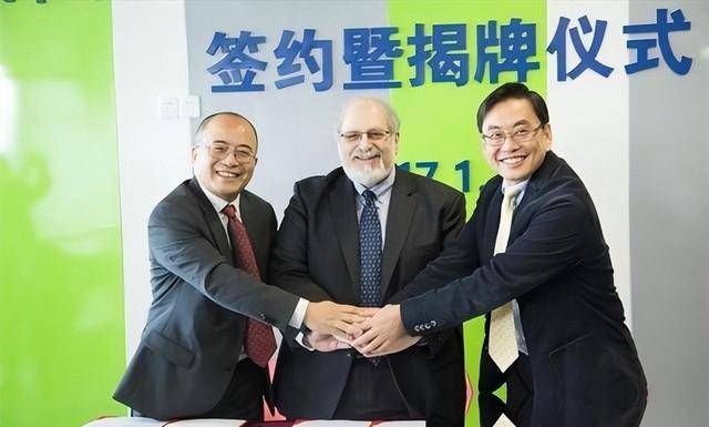 被美国抛弃后，他投奔中国带来千亿项目
