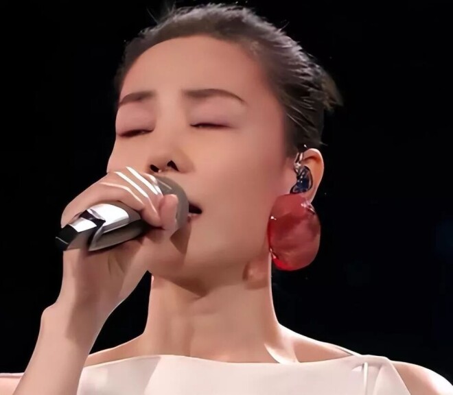 王菲女儿“快乐照”曝光 这下谁也救不了她（配图9）