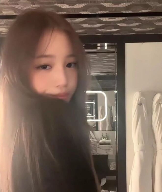 16岁赵薇女儿近照引关注 穿搭气质变化大（配图8）