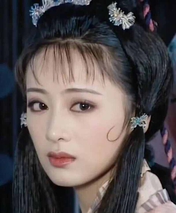 小李琳素颜眼肿体肥 经超胸肌健硕被嘲像母子（配图3）