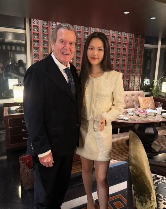 李湘晒王诗龄与施罗德合照 人脉圈层惹人惊叹（配图2）