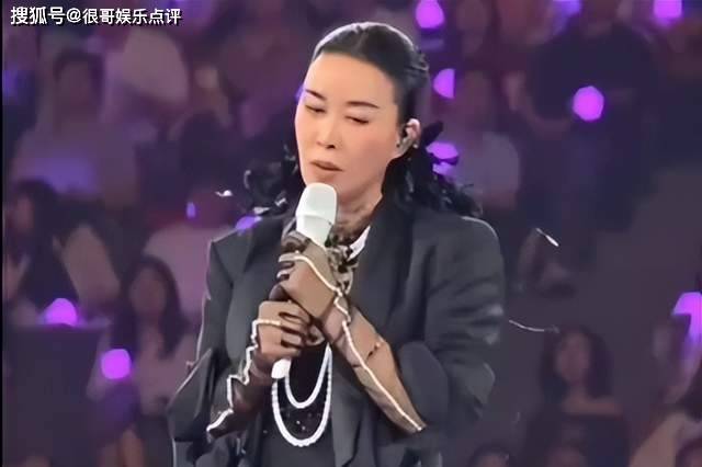 那英演唱会临时加歌，哽咽清唱含泪送别刘欢
