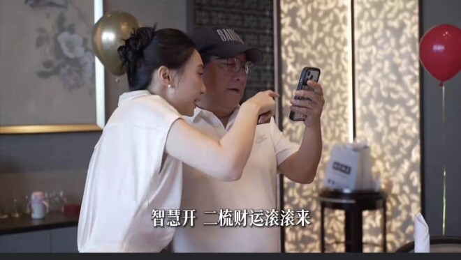63岁水均益活成孤家寡人 一人烤4个定西土豆（配图20）