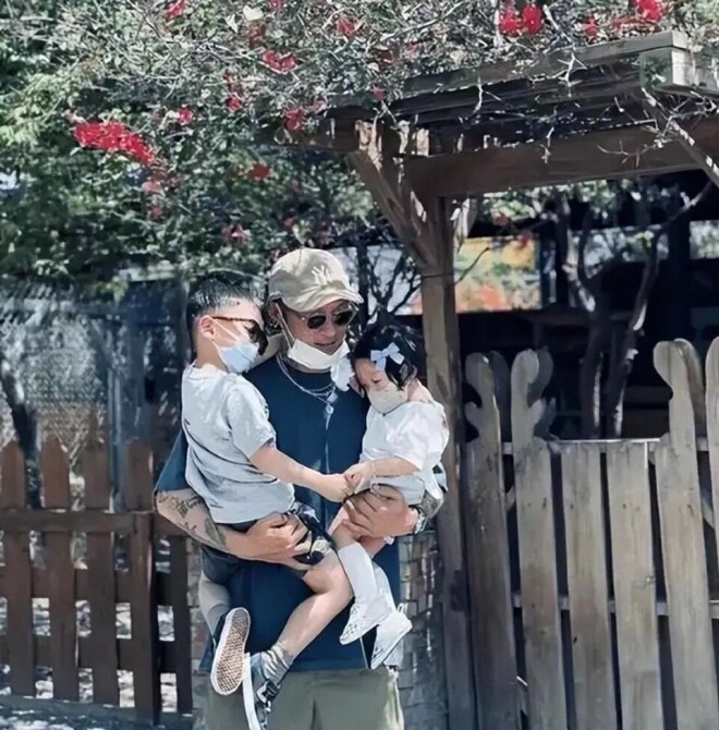 原来他俩已离婚 但没离家仍一起住豪宅开豪车（配图9）