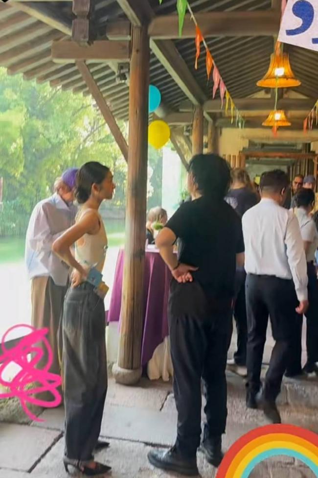 乌镇这一夜，黄磊大女儿惊艳，全场瞩目