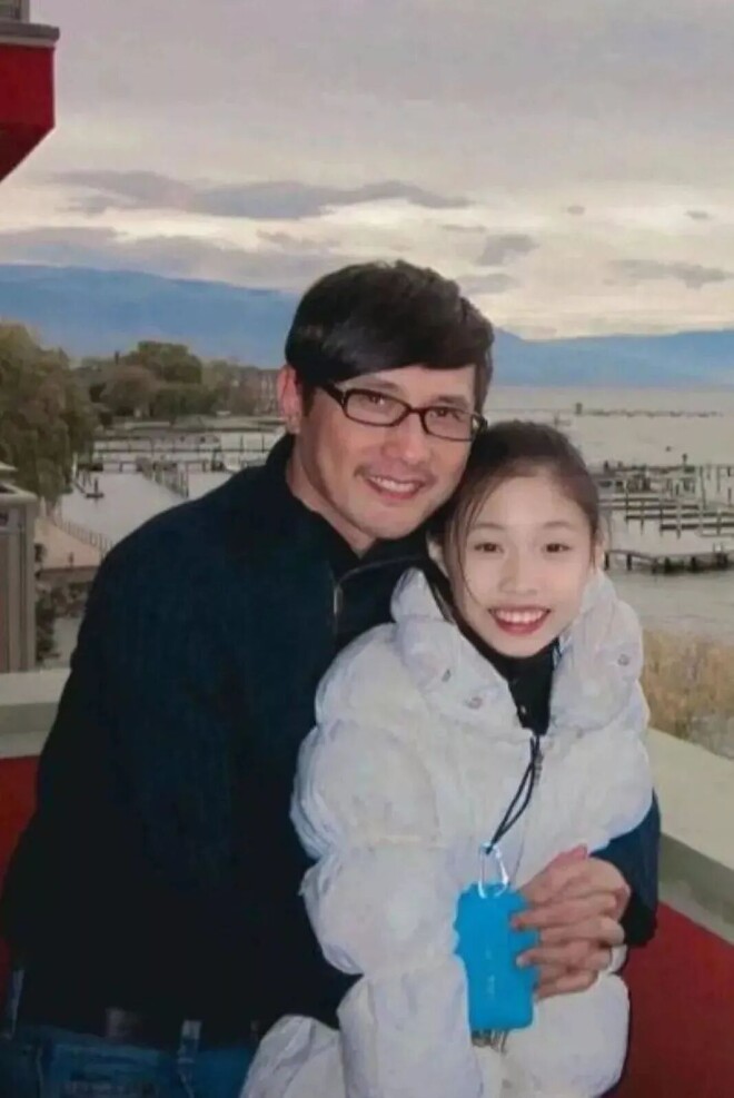 去世5年的女儿 出现在父亲的毕业礼上（配图2）
