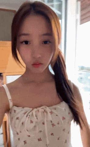 女大十八变：赵薇女儿近照曝光 又高又美（配图9）