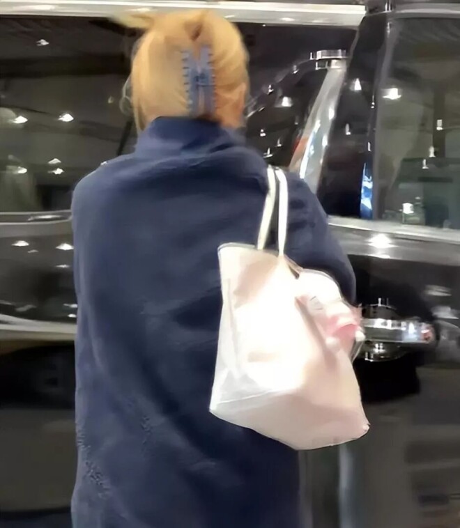 16岁赵薇女儿近照引关注 穿搭气质变化大（配图5）