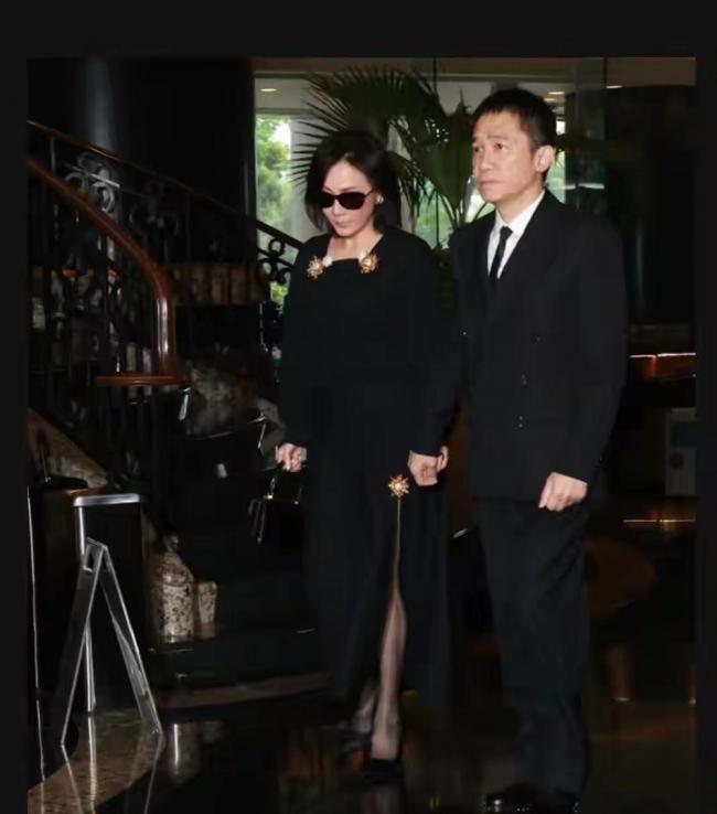 施南生追思会：徐克失声 青霞带怒 叶倩文微笑