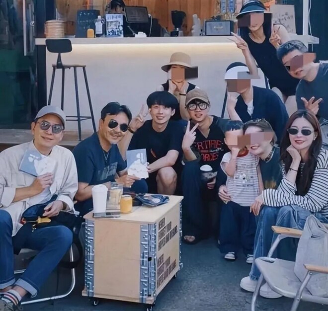 52岁汪涵：一家四口定居长沙 两鬓斑白打扮邋遢（配图16）