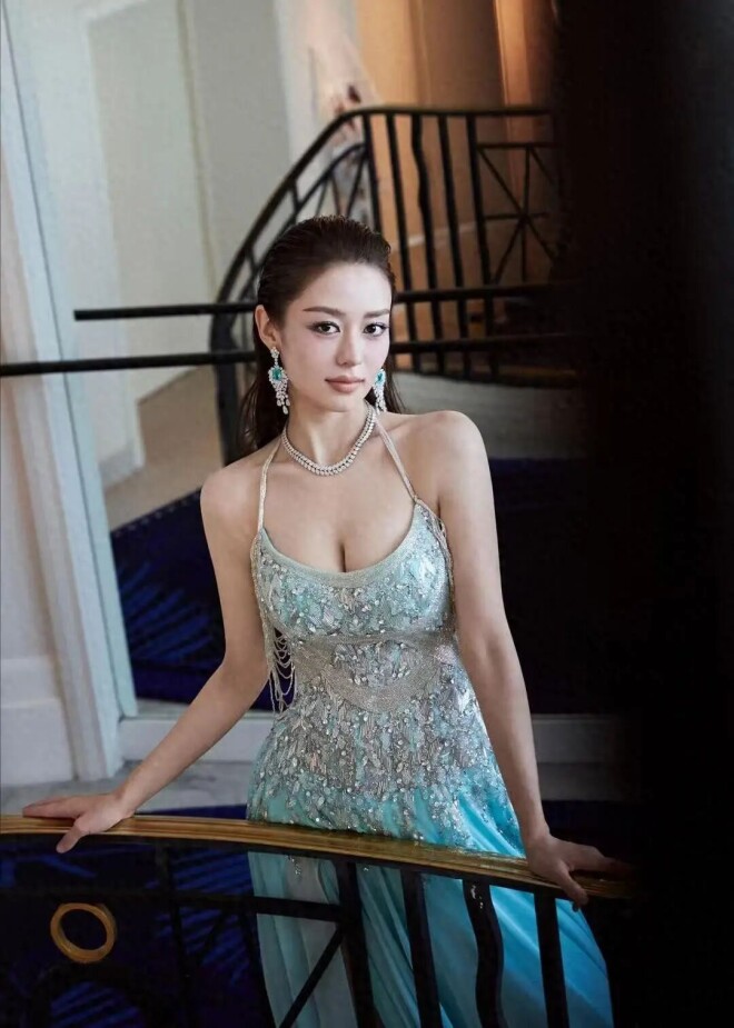吉娜身材太过耀眼 比诸多娱乐圈女星身材还要好（配图2）