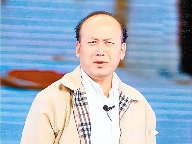 70岁郭达现状：住在西安老小区里养老,老态龙钟（配图13）