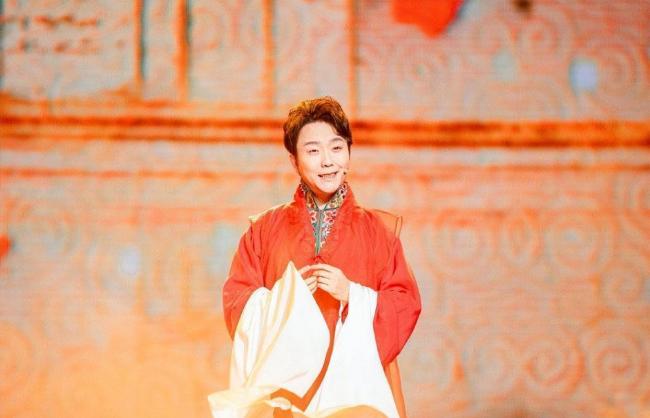 他卖掉北京豪宅，47岁搬进深山独自生活