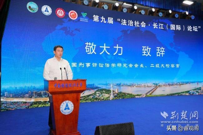 原来他俩是敬一丹的弟弟，如今身居高位