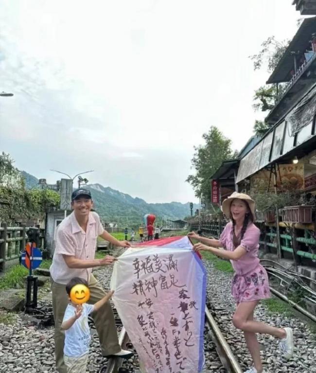 这是林志玲？眼睛小到认不出，被嘲是老太太