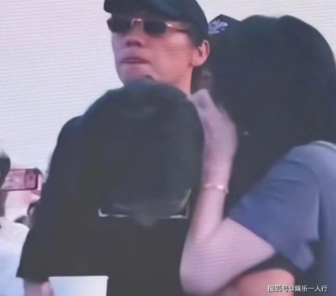 王菲遇困扰仅1天 谢霆锋一个行动口碑提升（配图1）