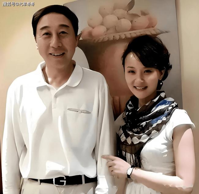 冯巩近况：娶中学同学43年 儿子成为他的骄傲