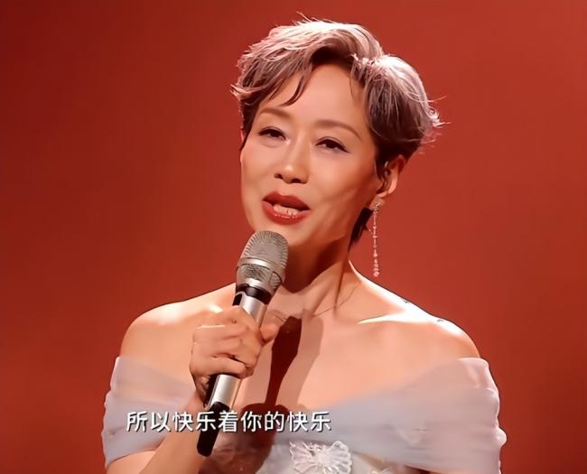 大湾区晚会：李宇春身材真好，刘涛好惊艳