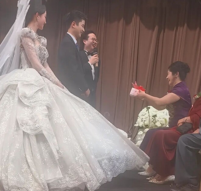 河南矿山“云南王”张馨月女儿大婚太豪横（配图5）