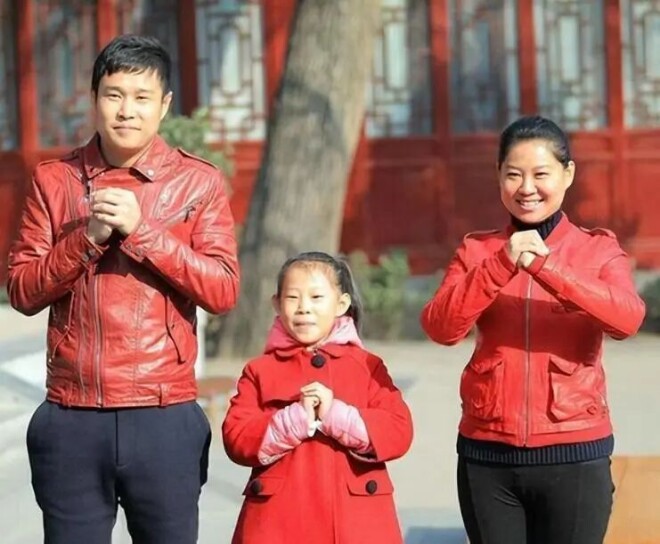 女大十八变：赵薇女儿近照曝光 又高又美（配图20）