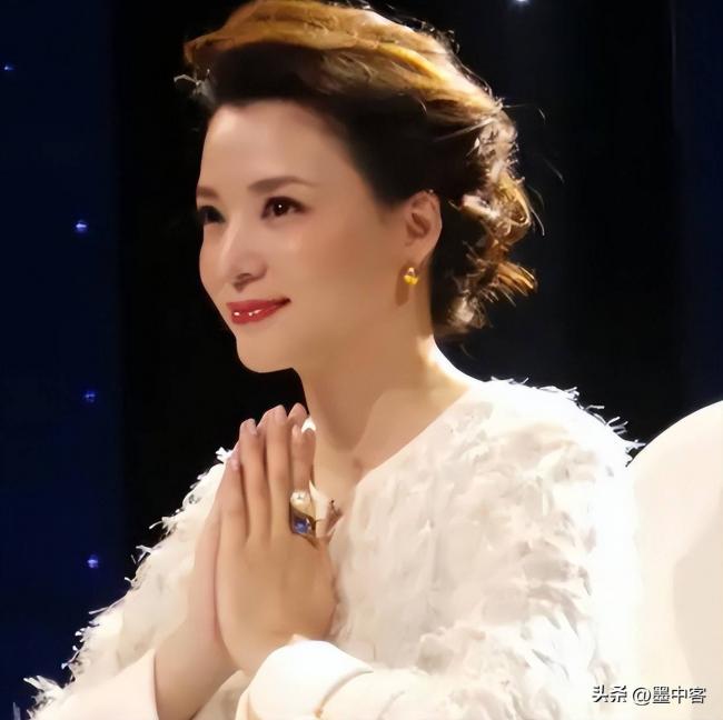 看到董卿王丽坤栽进致命大坑，女星都不找富豪了