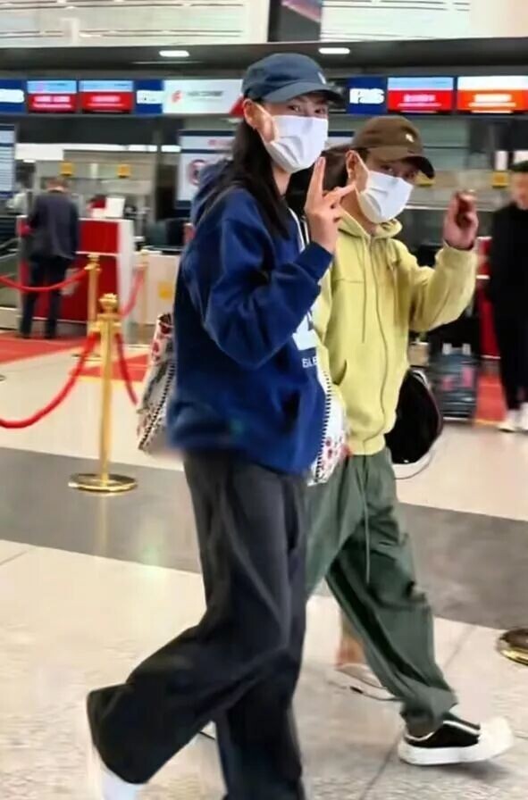 梁洛施找到真爱了 和新男友一起出席电影周活动（配图5）