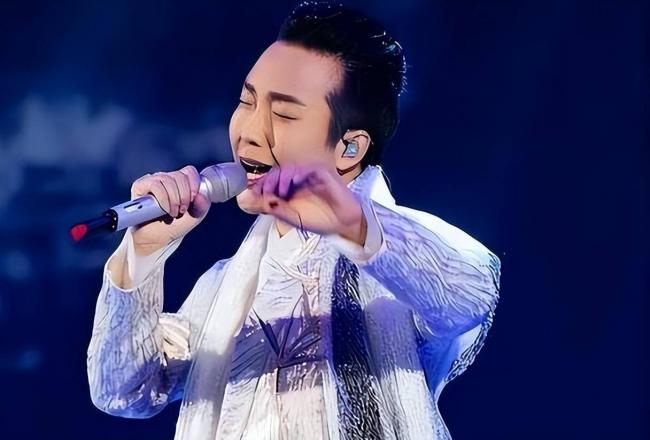 他卖掉北京豪宅，47岁搬进深山独自生活