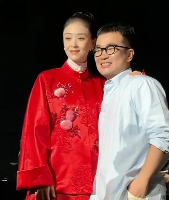 蒋欣被占便宜当场大叫 袭胸吻脖子只是冰山一角（配图17）