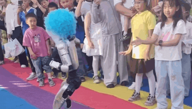 花10万美元买了个机器人，抽搐了...