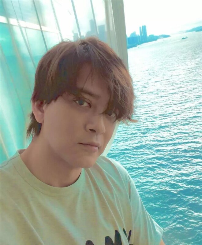 香港男星面僵被指医美过度 曾与圈外女友订婚（配图2）