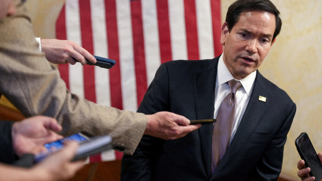 Le secrétaire d'État américain Marco Rubio en conférence de presse au Koweït, le 24 juin 2026.