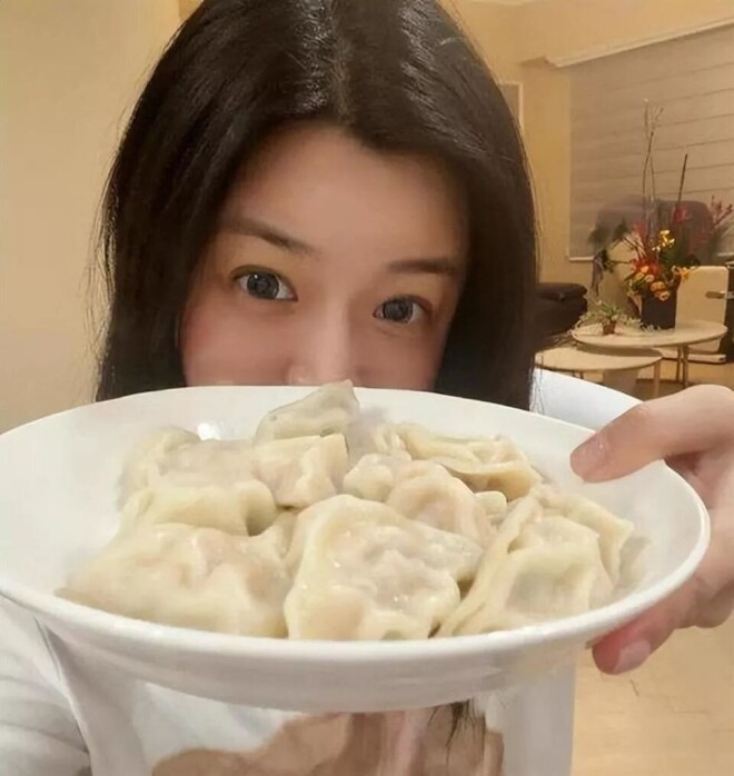 陈妍希现状：住北京豪宅 钱给姐姐管 亲妈帮带娃（配图18）