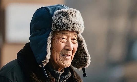 戴帽子会引发脑梗？医生含泪劝告：65岁以后，这5件事一定要注意