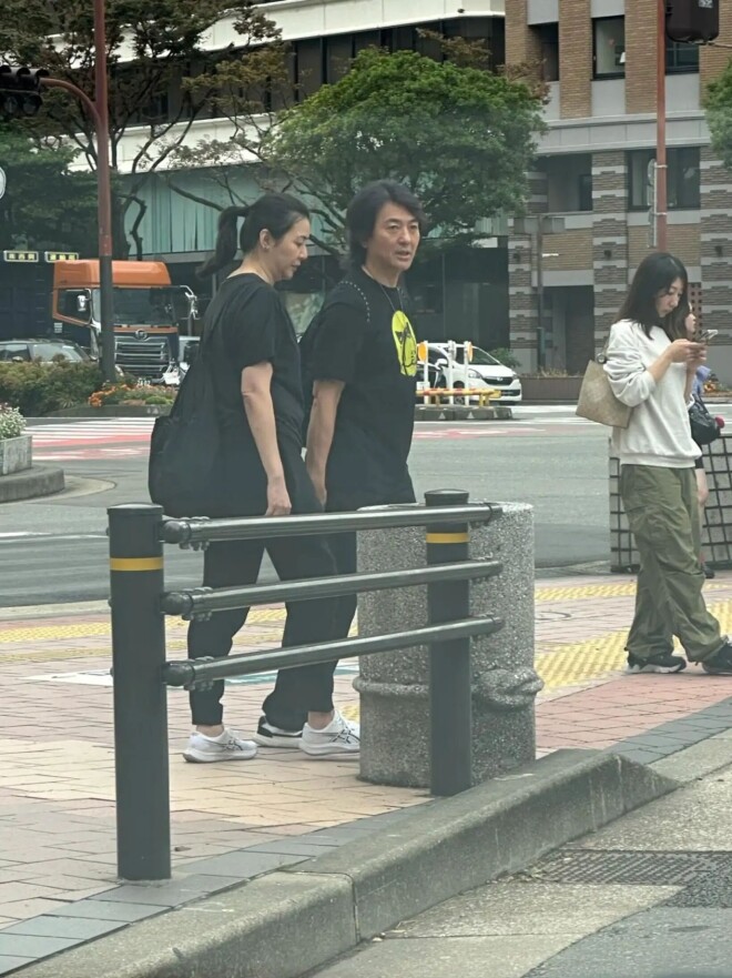 蒙嘉慧郑伊健日本牵手被偶遇 状态大不同（配图7）