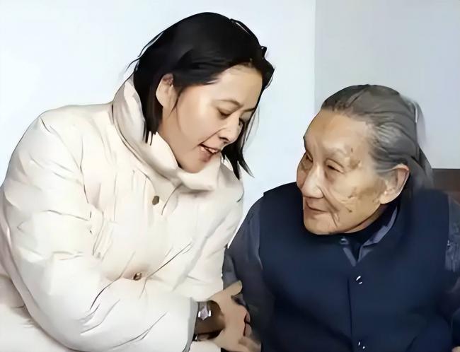 倪萍亲哥被母亲偏爱 他的现状令人唏嘘