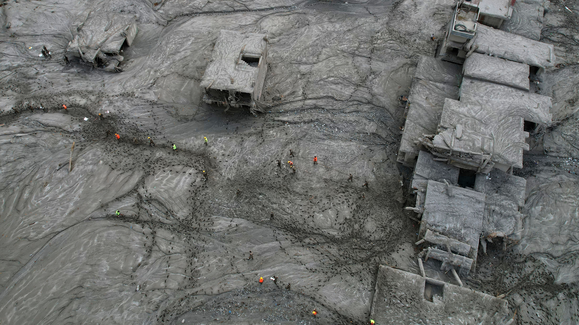 尼泊尔洪灾致逾900人死亡 数百水电站工人被困隧道（配图2）