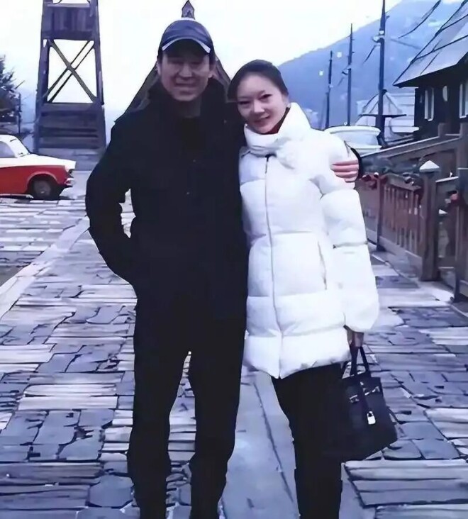 76岁张艺谋尽显老态 44岁陈婷布局后路（配图6）