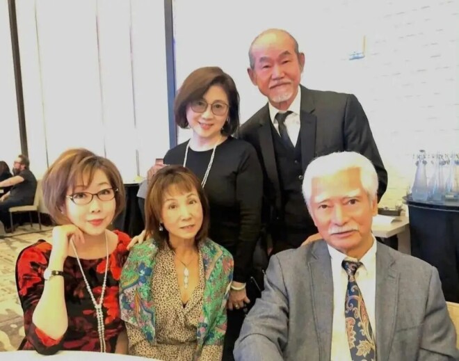 秦沛与元华高雄温哥华聚会 多位老戏骨近照曝光（配图1）