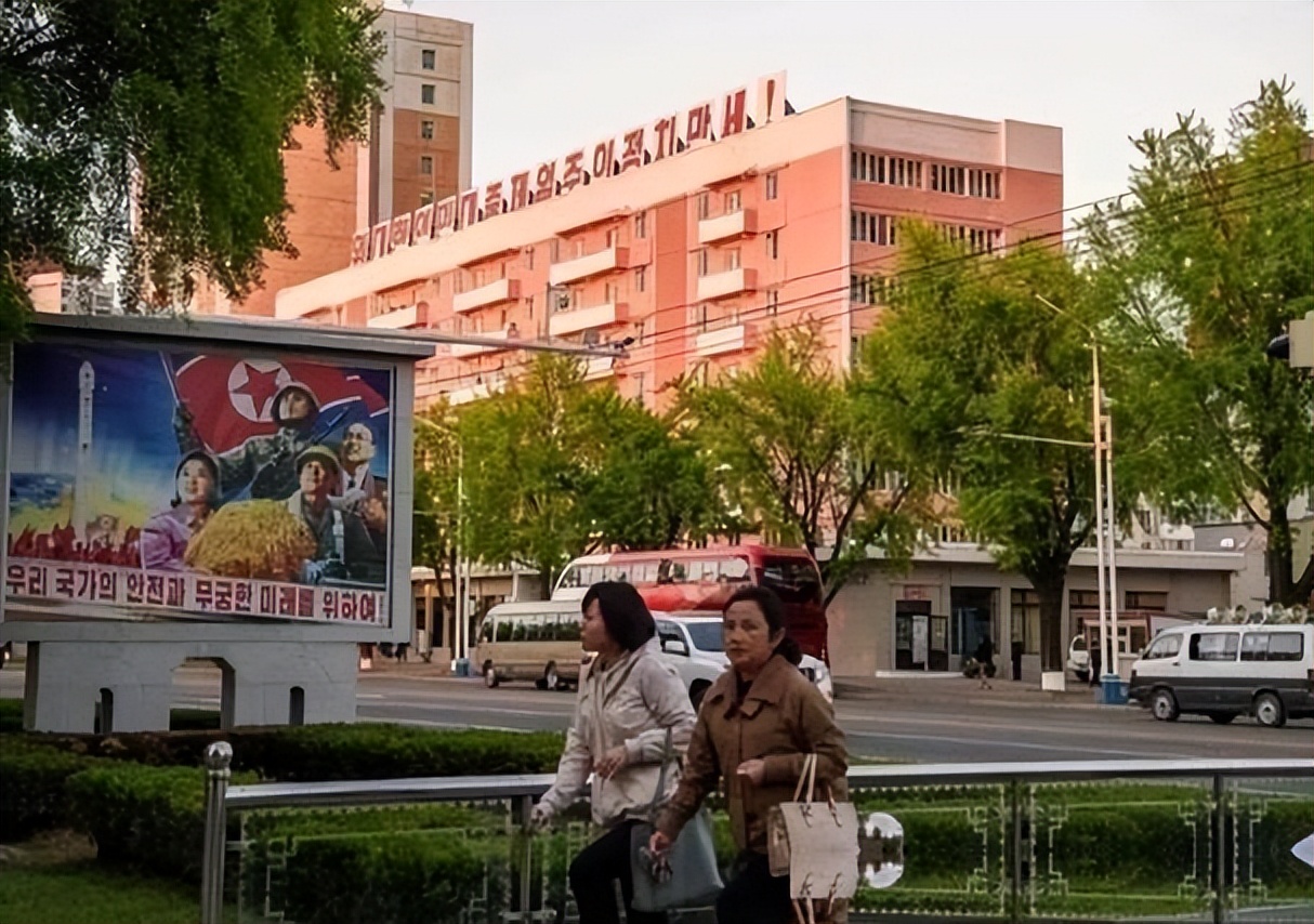 回国才敢说：朝鲜是我去过的国家中 最被看轻的（配图8）