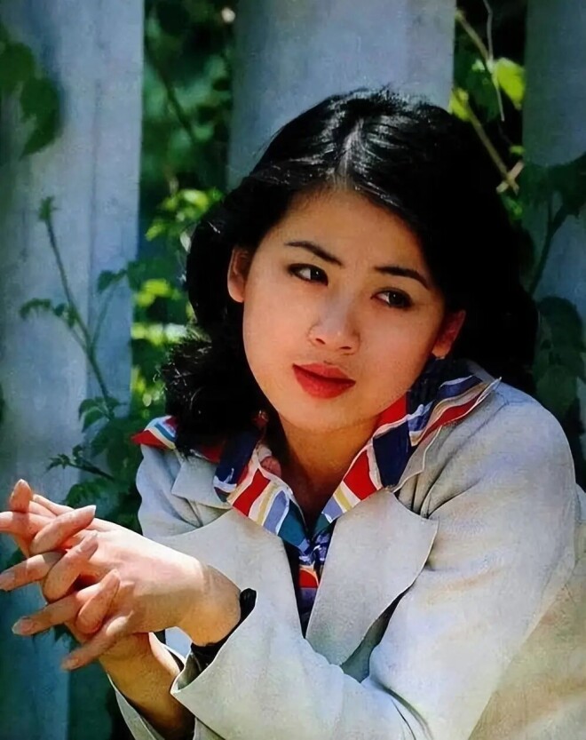 80年代顶流 “挂历女神” 因病爆肥息影（配图1）