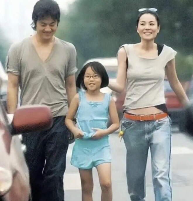 55岁李亚鹏疑似恋爱 身边女伴侧颜很像王菲（配图15）